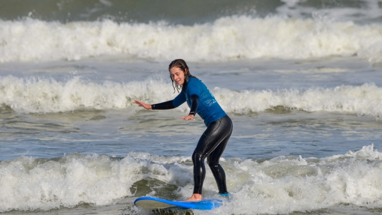 4 surf lessons x 1h30 minute image 3