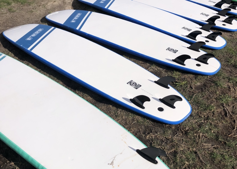 2 Hour surfboard rental image 1