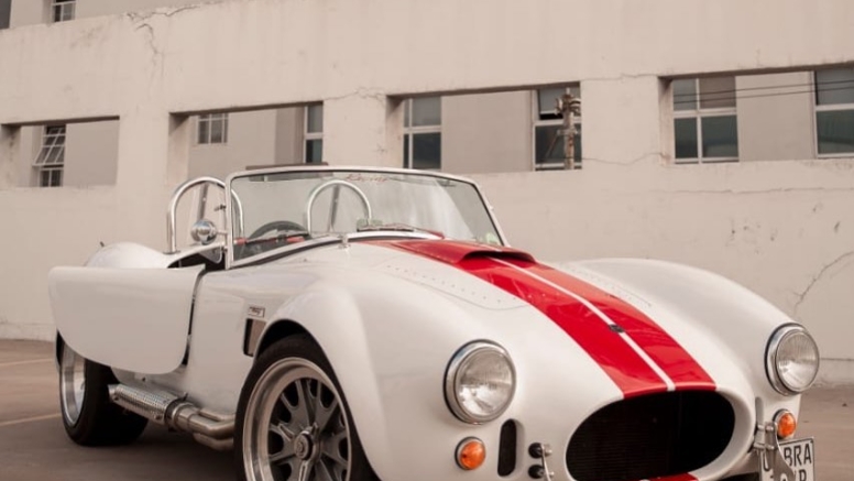 Sunset Cobra Experience - White With Red Stripes image 1