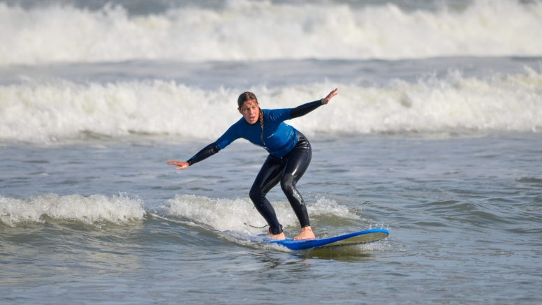 4 surf lessons x 1h30 minute image 1