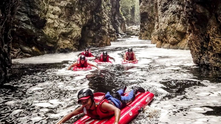 Storms River Kayak and Lilo image 9