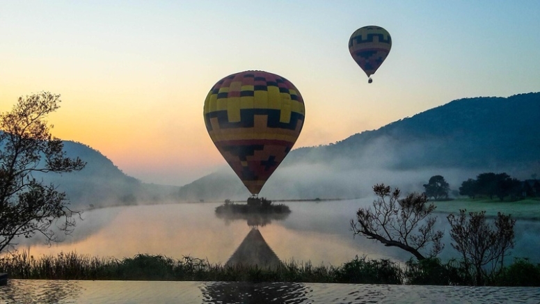 Exclusive Hot Air Ballooning Classic Flight for Two image 1